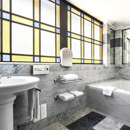 Hotel Café De Paris 2*